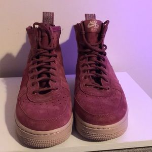 Nike SF Air Force 1 Mid Force Is Female